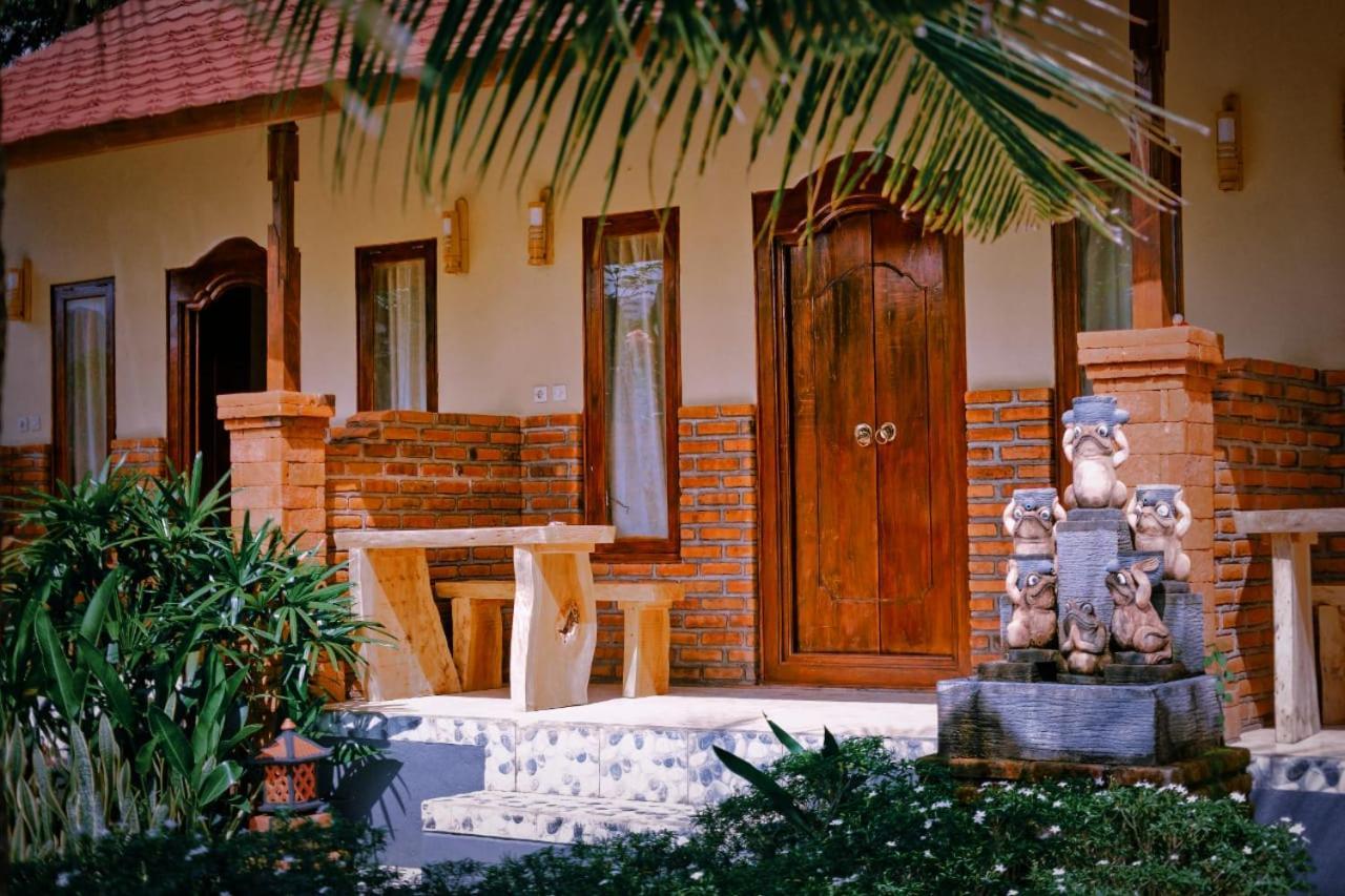 Hotel Eco Moringa Garden à Banyuwedang Extérieur photo