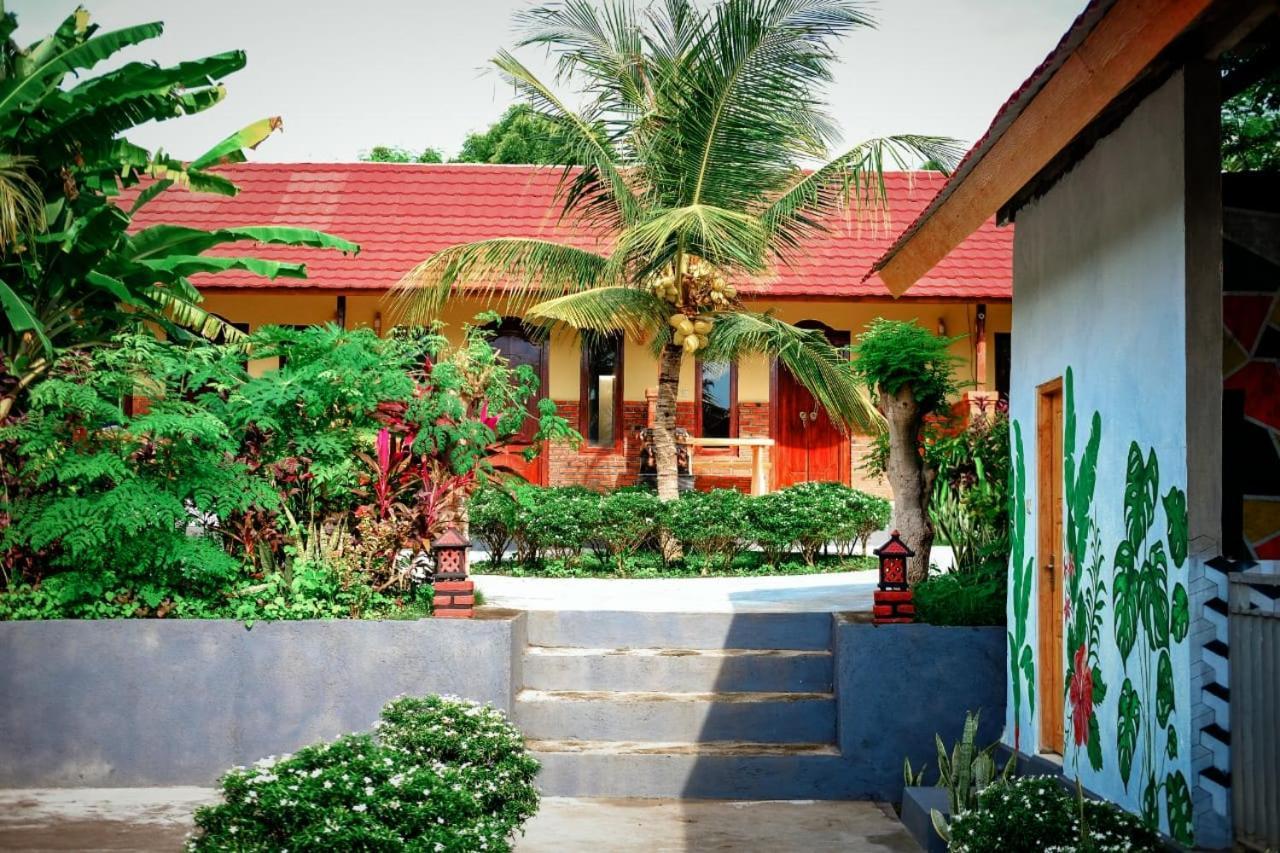 Hotel Eco Moringa Garden à Banyuwedang Extérieur photo